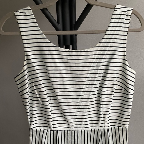Striped Dress with Gold Button Detail ๐ค๐ค - Picture 2 of 9